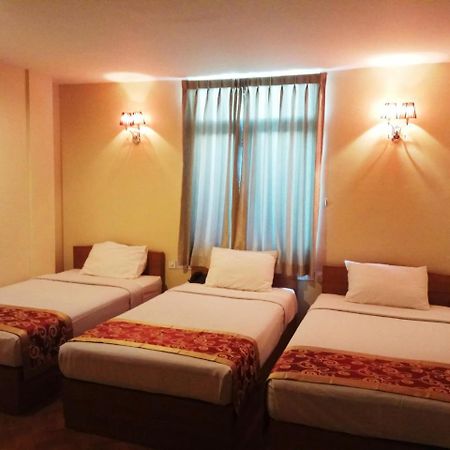 Pleasure View Hotel Янгон Екстер'єр фото