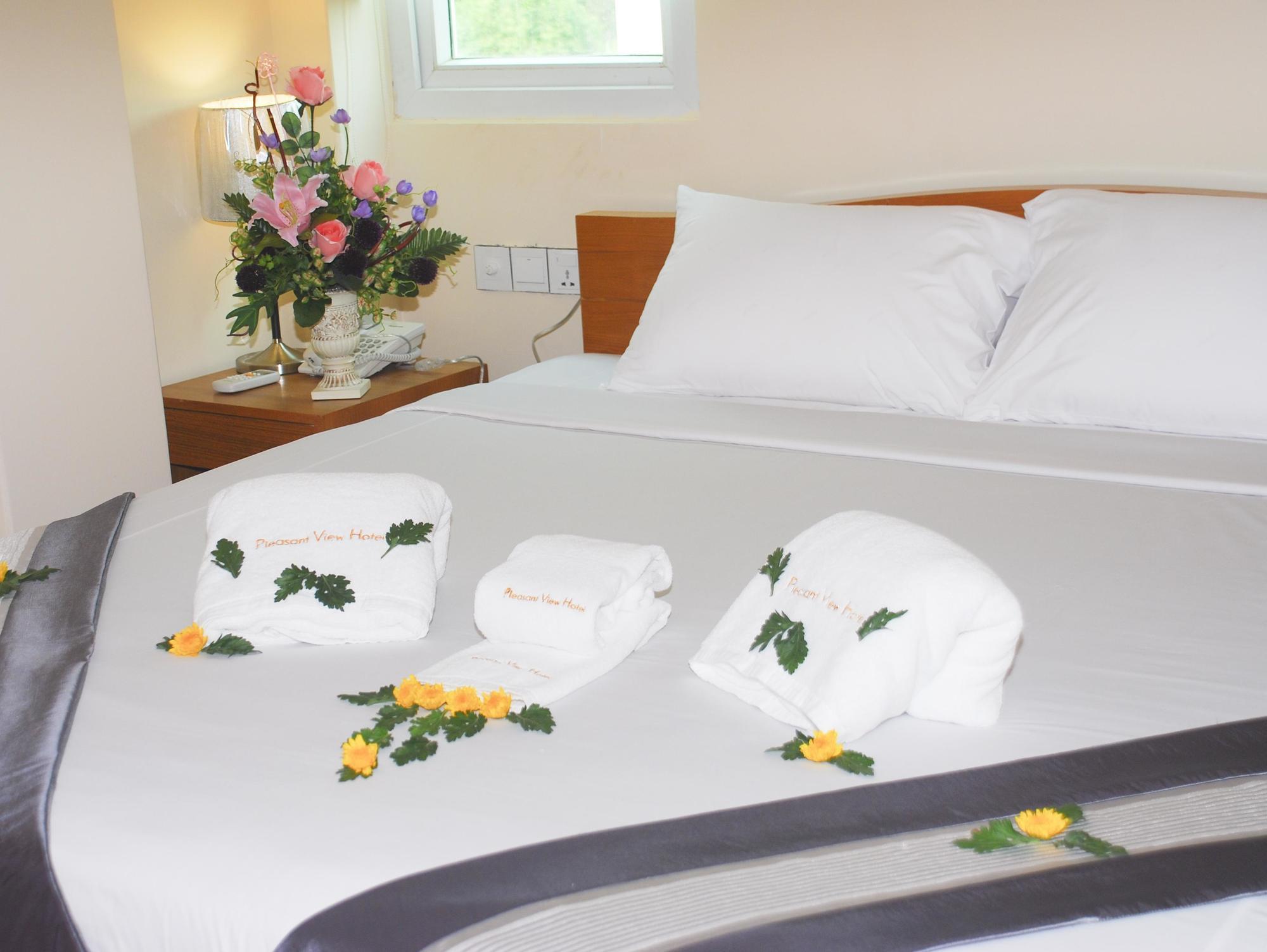 Pleasure View Hotel Янгон Екстер'єр фото