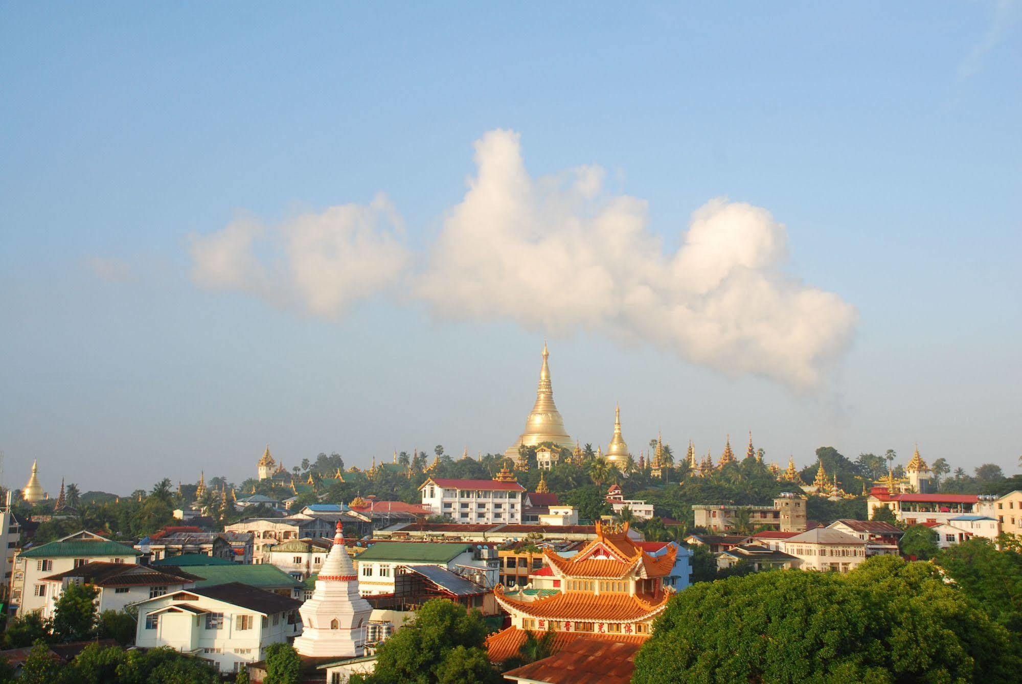 Pleasure View Hotel Янгон Екстер'єр фото