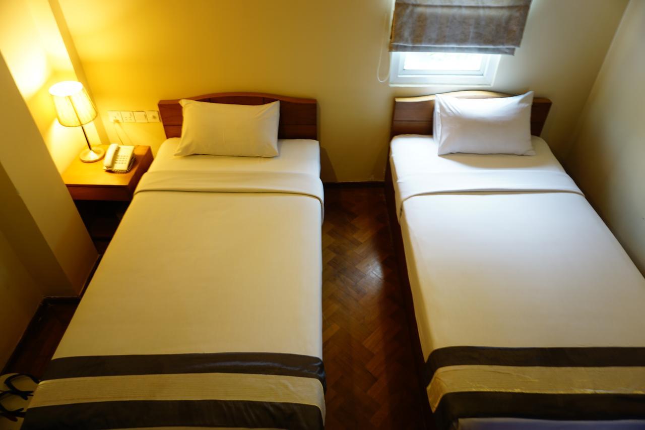 Pleasure View Hotel Янгон Екстер'єр фото