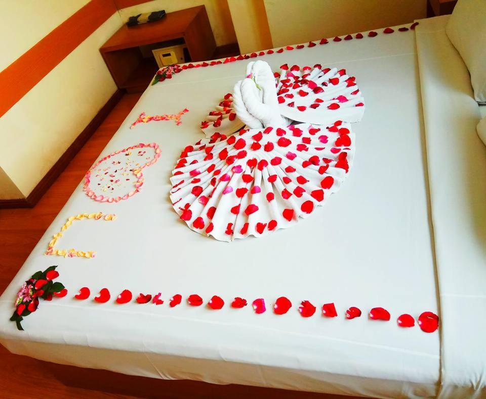 Pleasure View Hotel Янгон Екстер'єр фото