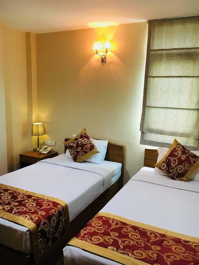 Pleasure View Hotel Янгон Екстер'єр фото
